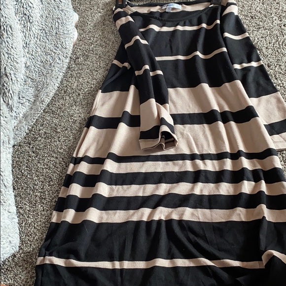 Women’s dress - Picture 2 of 3